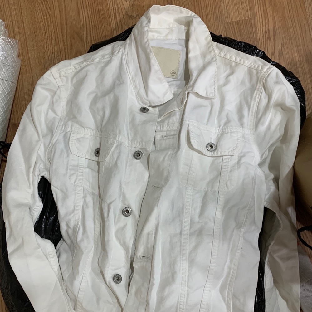 Men’s white jean jacket